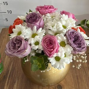Altın Akvaryum'da Pembe, Lila Gül, Beyaz Papatya, Turuncu Çardak Gül
