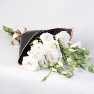 Siyah Bukette Beyaz Lisyantuslar